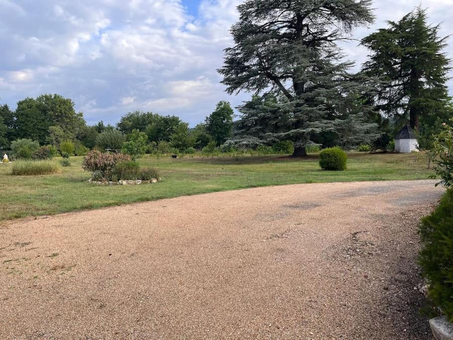 Ancien Chai Renove Dans Un Parc Clos De 3 Hectares Lamothe-Montravel Exterior photo